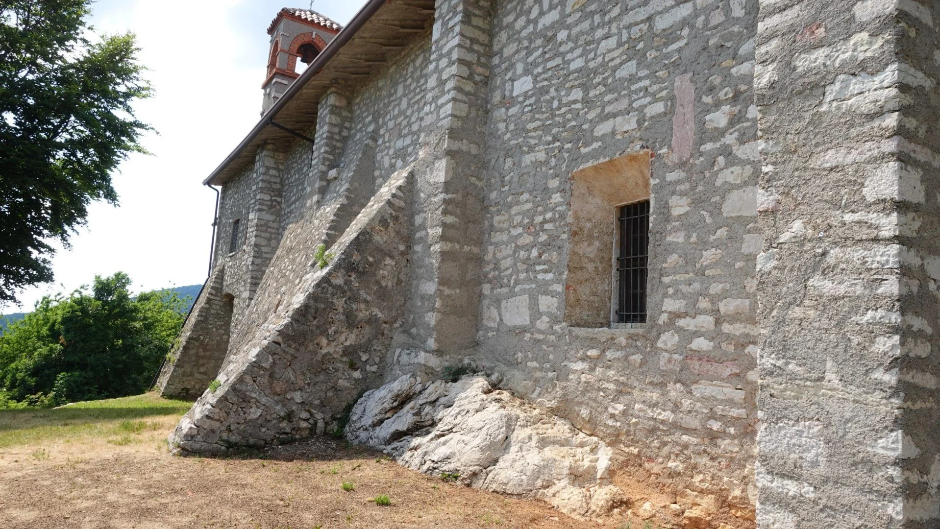 fianco monastero