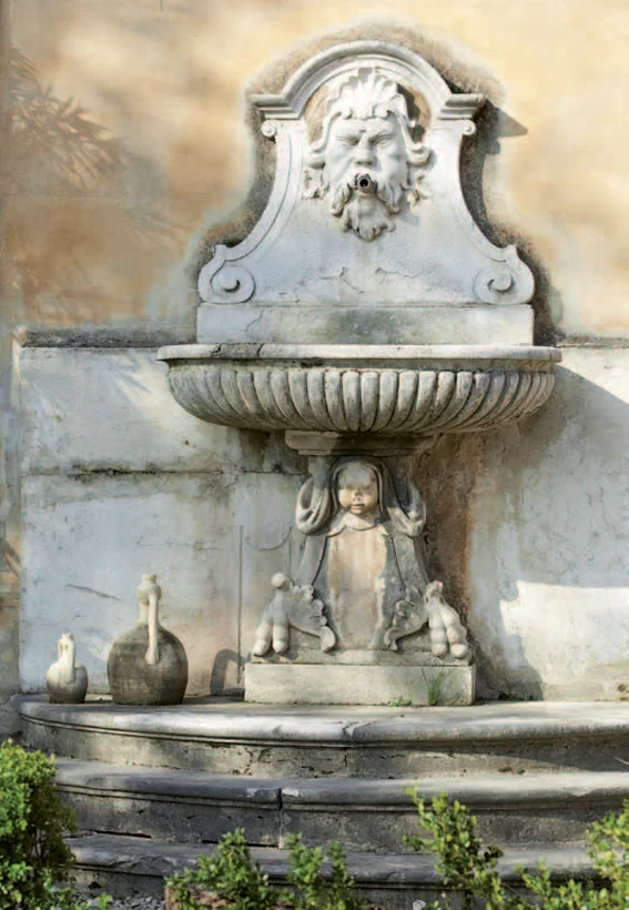 Villa Elide particolare della fontana esterna
